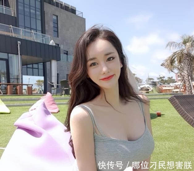 温暖靓丽的牛仔裤着装，尽显简简单单的穿搭！