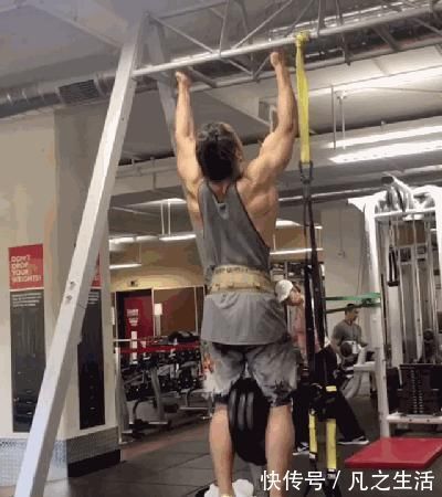 引体向上|50岁大叔唯独对“引体向上”特别钟爱，挑战900个不在话下