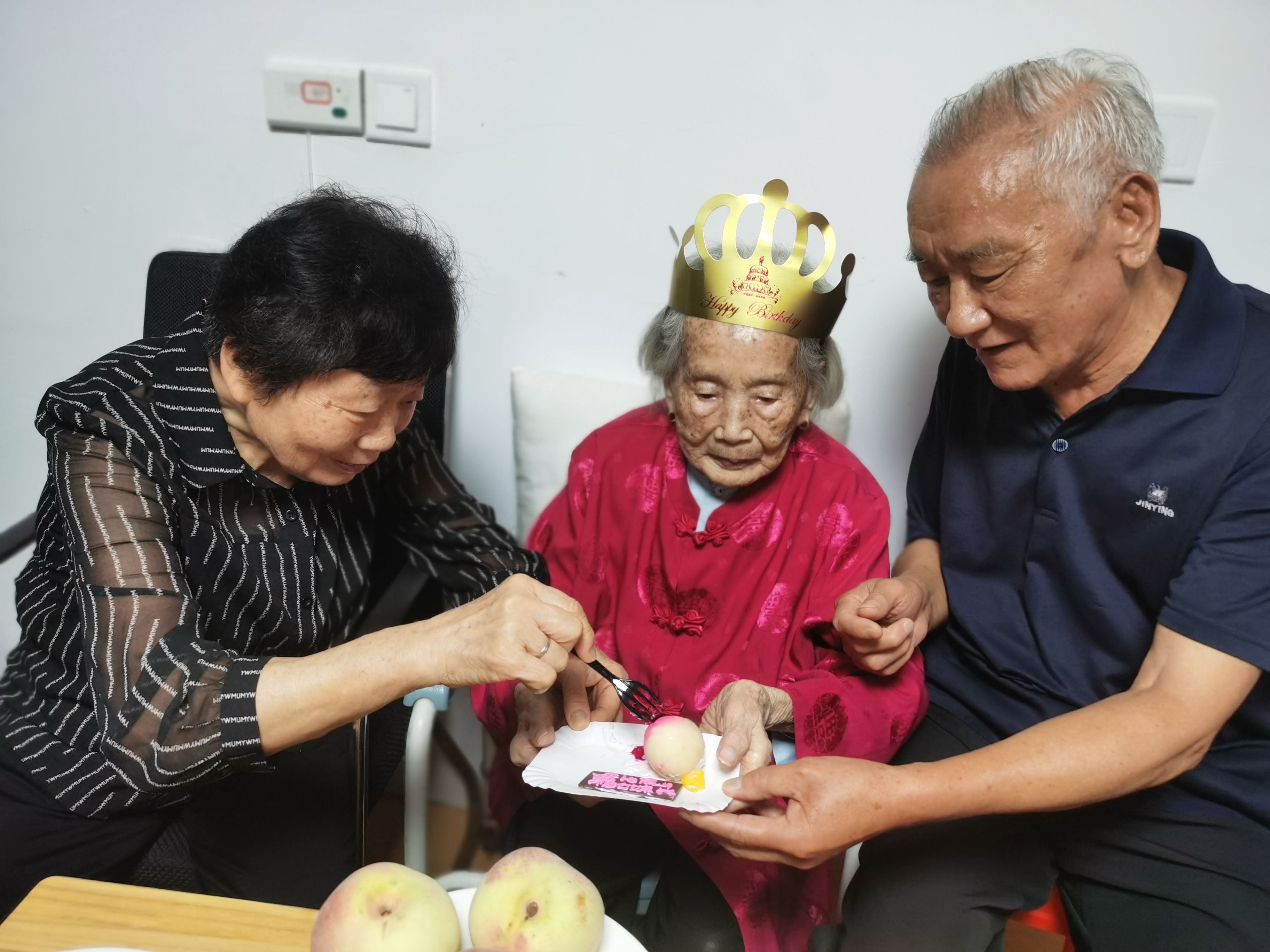 林伟|111岁，台州最长寿老人是温岭人！喜欢喝白酒，能大口吃肉，还爱吃炒豆