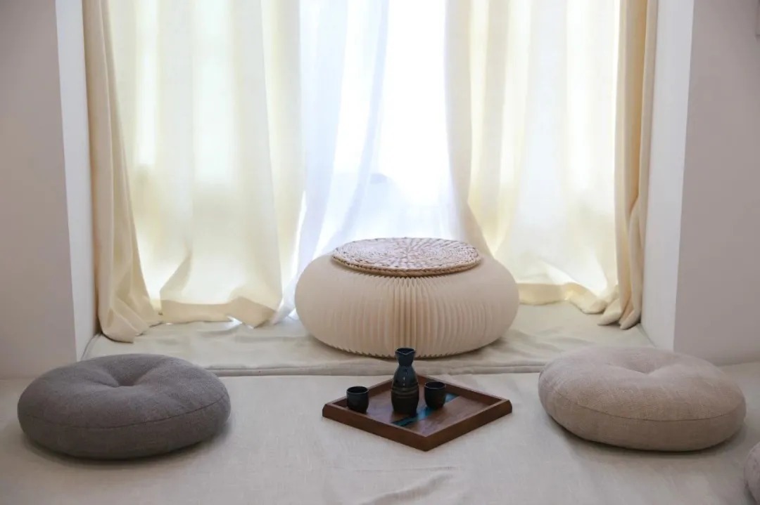 电动床|60㎡简约风小户型,客厅藏张床打开秒变3居室,太机智了!