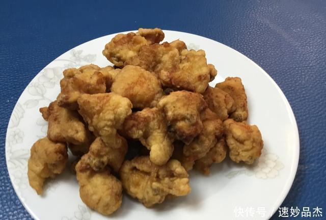清洗干净|老阿姨在家做椒盐鸡块,教你学会这个小技巧,真是美味