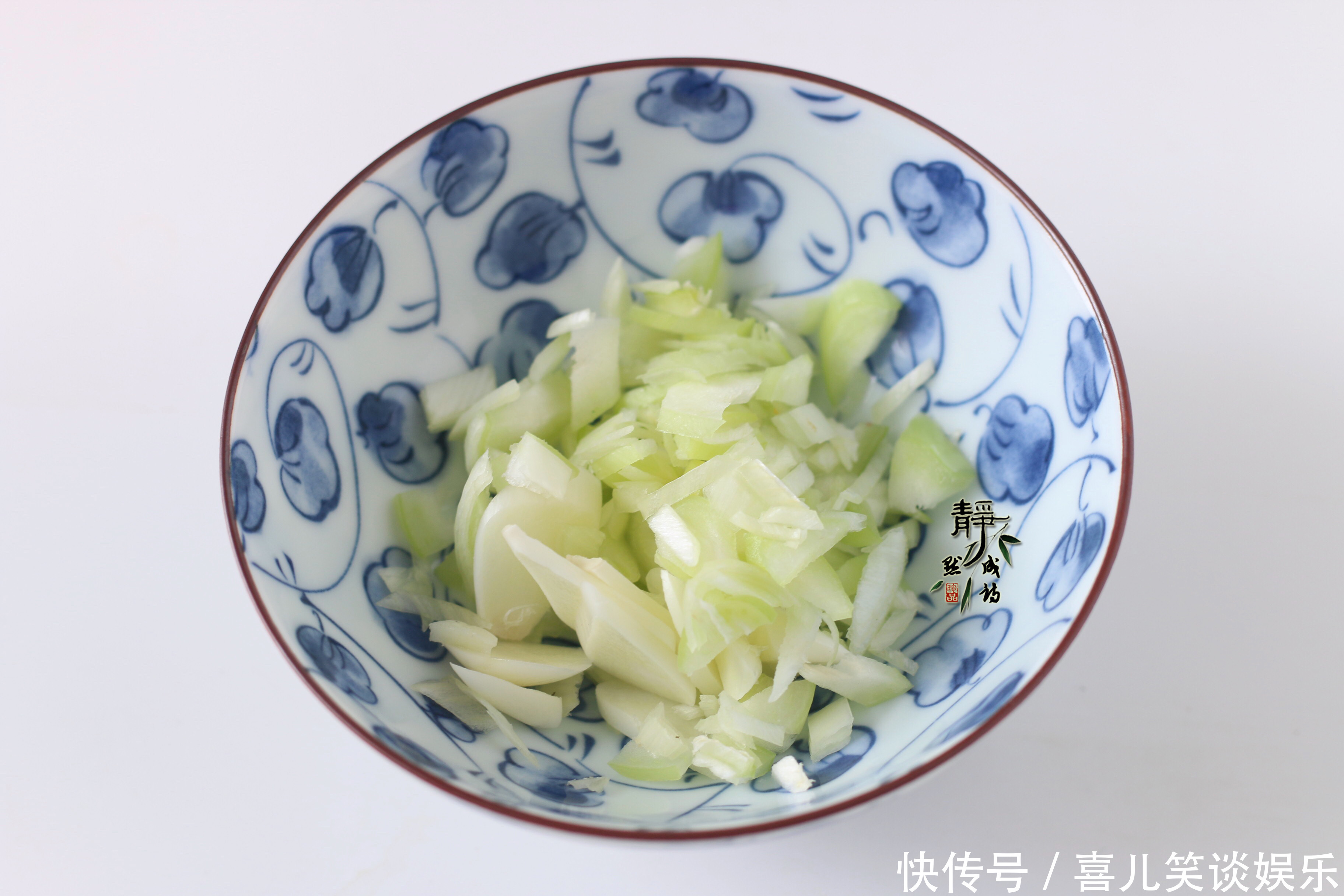 家常|下饭菜肉末炒粉条的家常做法,照着做,粉条不坨也不粘锅,倍儿香