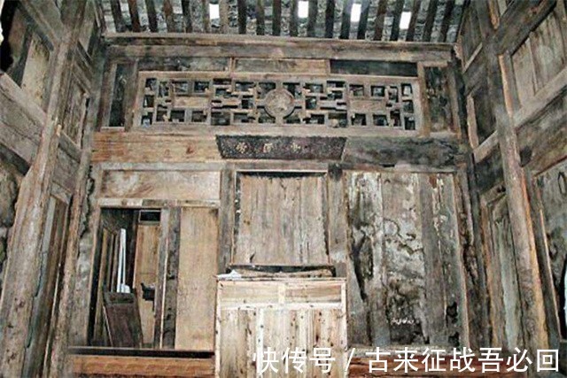 木屋$老农住价值8亿金丝楠木木屋,100万卖给投资商,今搬回乡下盖新房