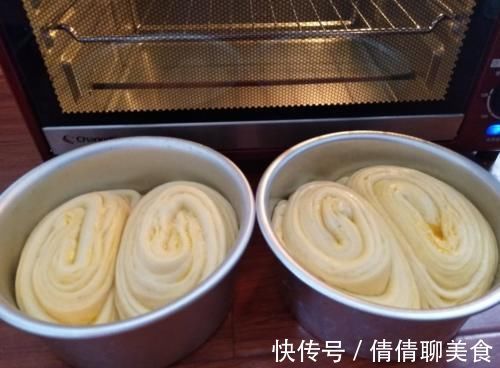 这款面包比做包子更简单，发酵一次就可以，松软拉丝用手撕着吃！