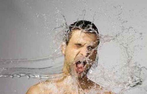 男性在洗澡时,3个部位尽可能多洗,可能肾脏会更加“强壮”