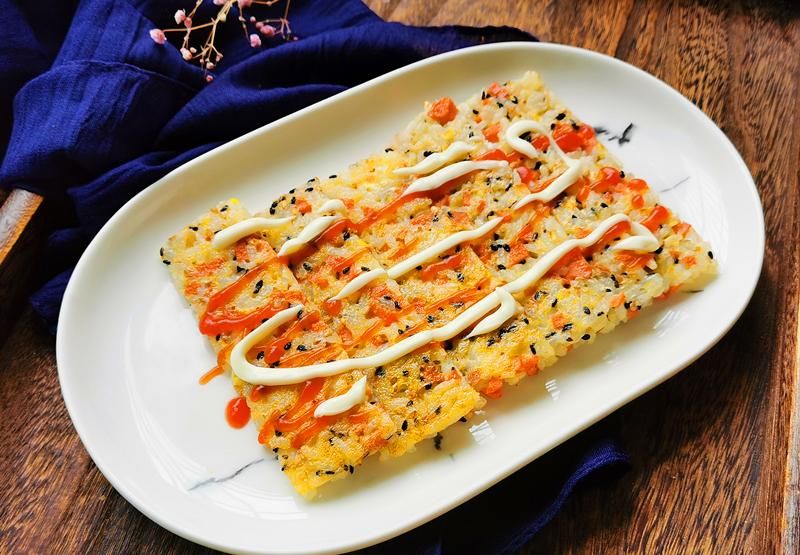 酥脆|剩米饭做的这饼,既是主食也是零食,焦香酥脆,吃起来停不下来!