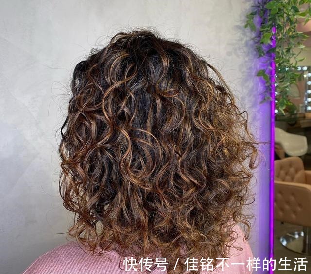 时尚 女发这样做,没想到如此美,是该换一换自己的发型了!