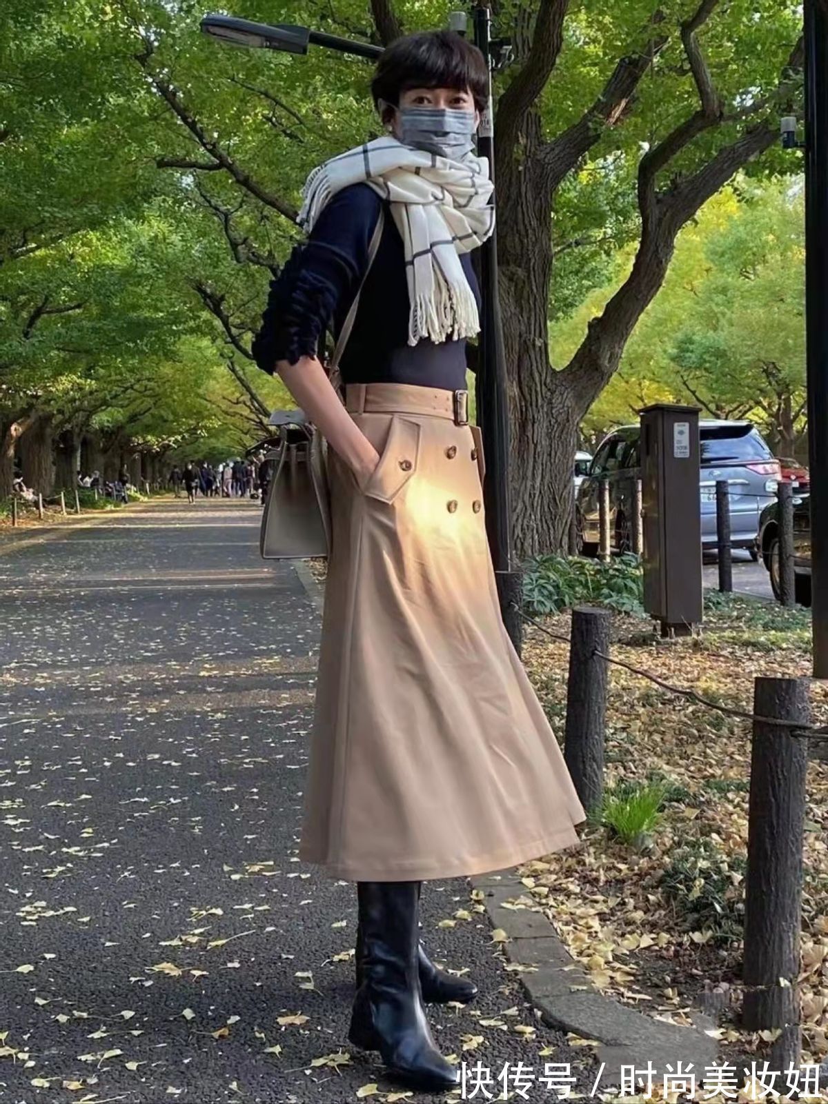 风衣 50岁女人穿衣越简单越高级,分享日本主妇穿搭,照穿优雅大气