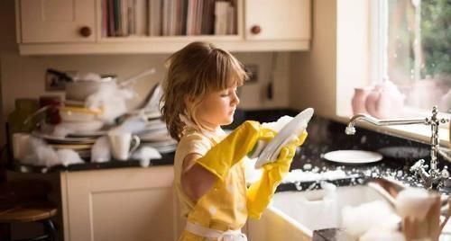 小张|二胎家庭很快会面临的4个问题，父母别不以为意，第4个很扎心