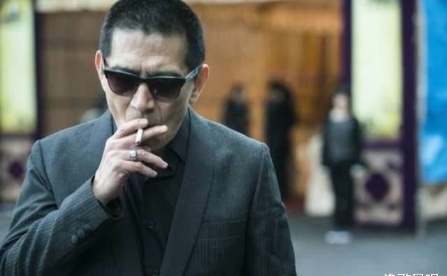 “胜和一哥”江湖划水史：暗杠双鹰青，明削白头仔，斗法胡须勇