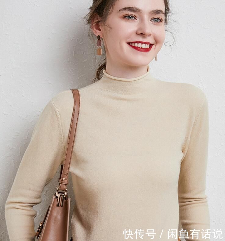 卫衣 40岁女人入冬衣服别买多,备好4件基础款就够,配大衣羽绒服都美