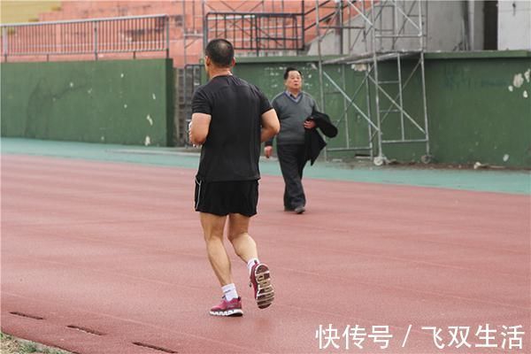 睡眠质量|坚持跑步身体棒,那么早上跑步还是晚上跑步好?告诉你答案