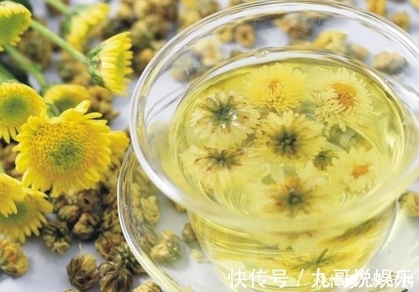 睡眠质量|菊花和此物泡一泡,睡前喝一杯,睡眠质量高,皮肤也越来越细滑!