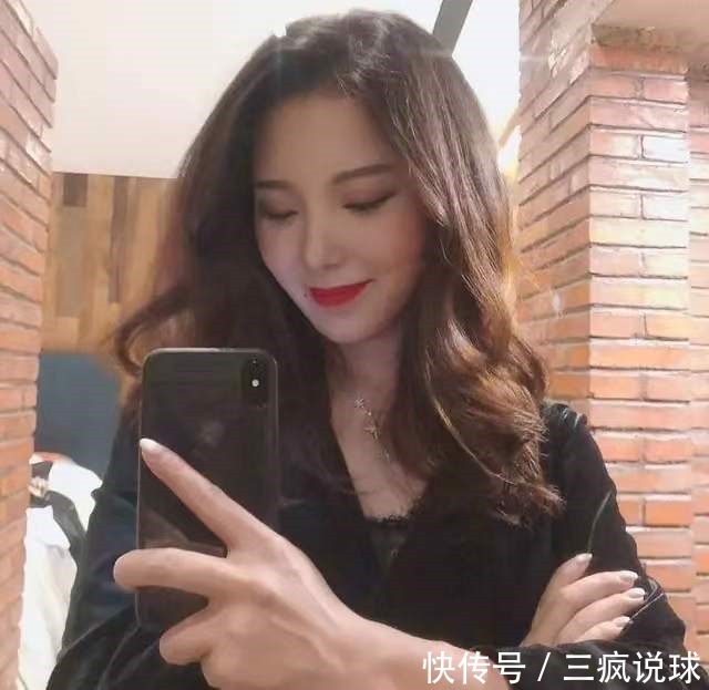 高低杠|恭喜!奥运冠军和男足球员官宣恋情,1米5体操女神牵手1米8门将