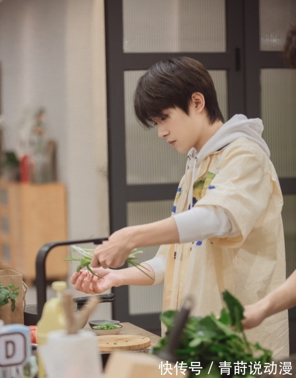 王一博|當龔俊、楊洋、肖戰、王一博等男星開始下廚,你最想吃誰做的飯?