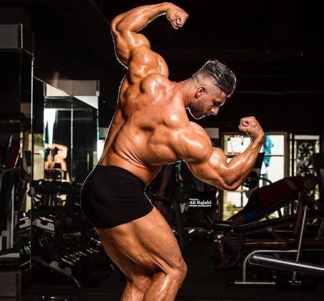 健身模特|伊朗小伙常年保持8%体脂,曾因瘦小而被嘲笑,今专业健身模特!