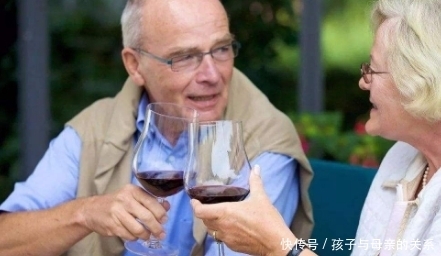 胆固醇|一天一杯葡萄酒,最终获得了什么?或许这四症状得到缓解