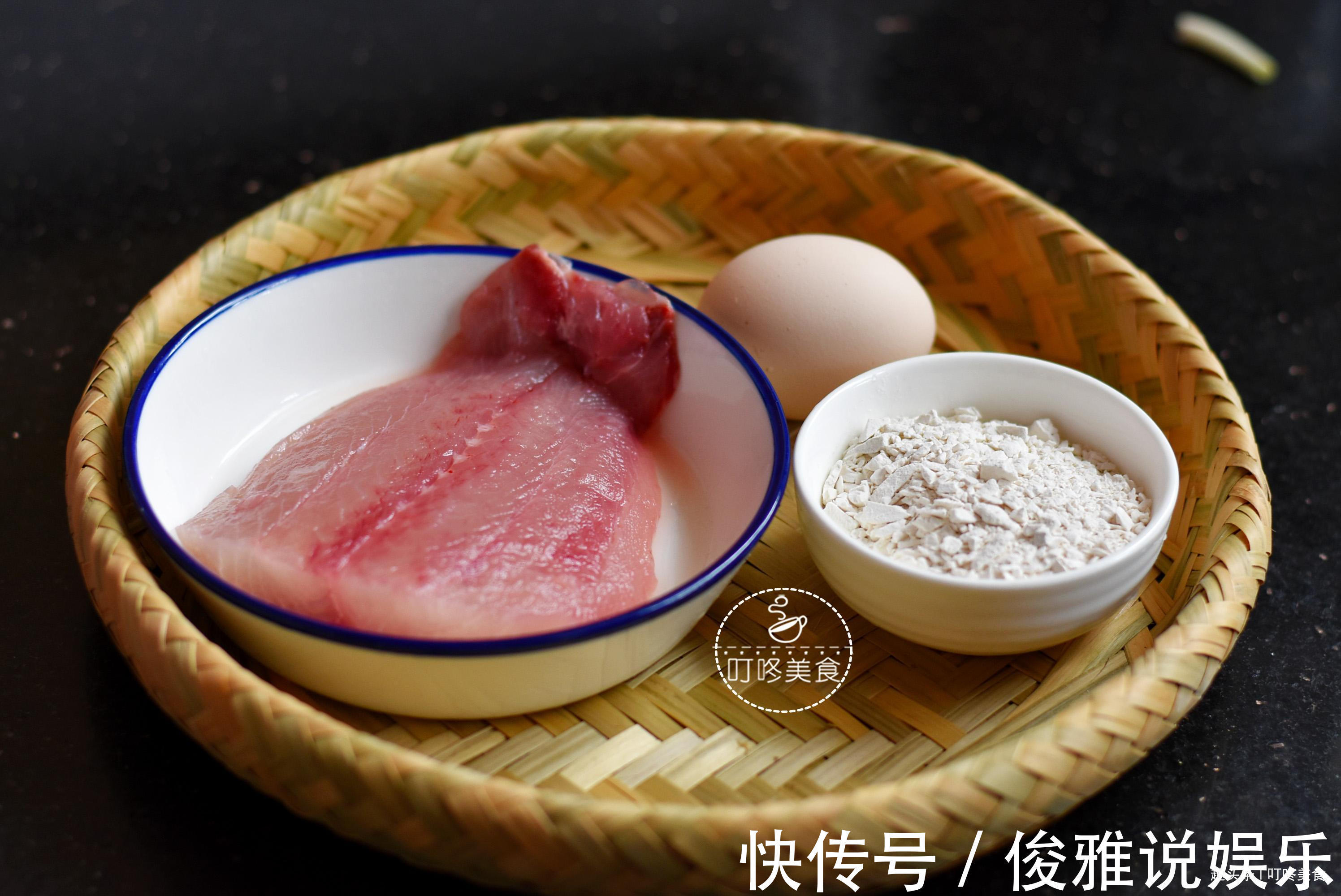 做法|2分钟教会你做客家炸鱼丸，做法超简单，又香又嫩，比买的还好吃