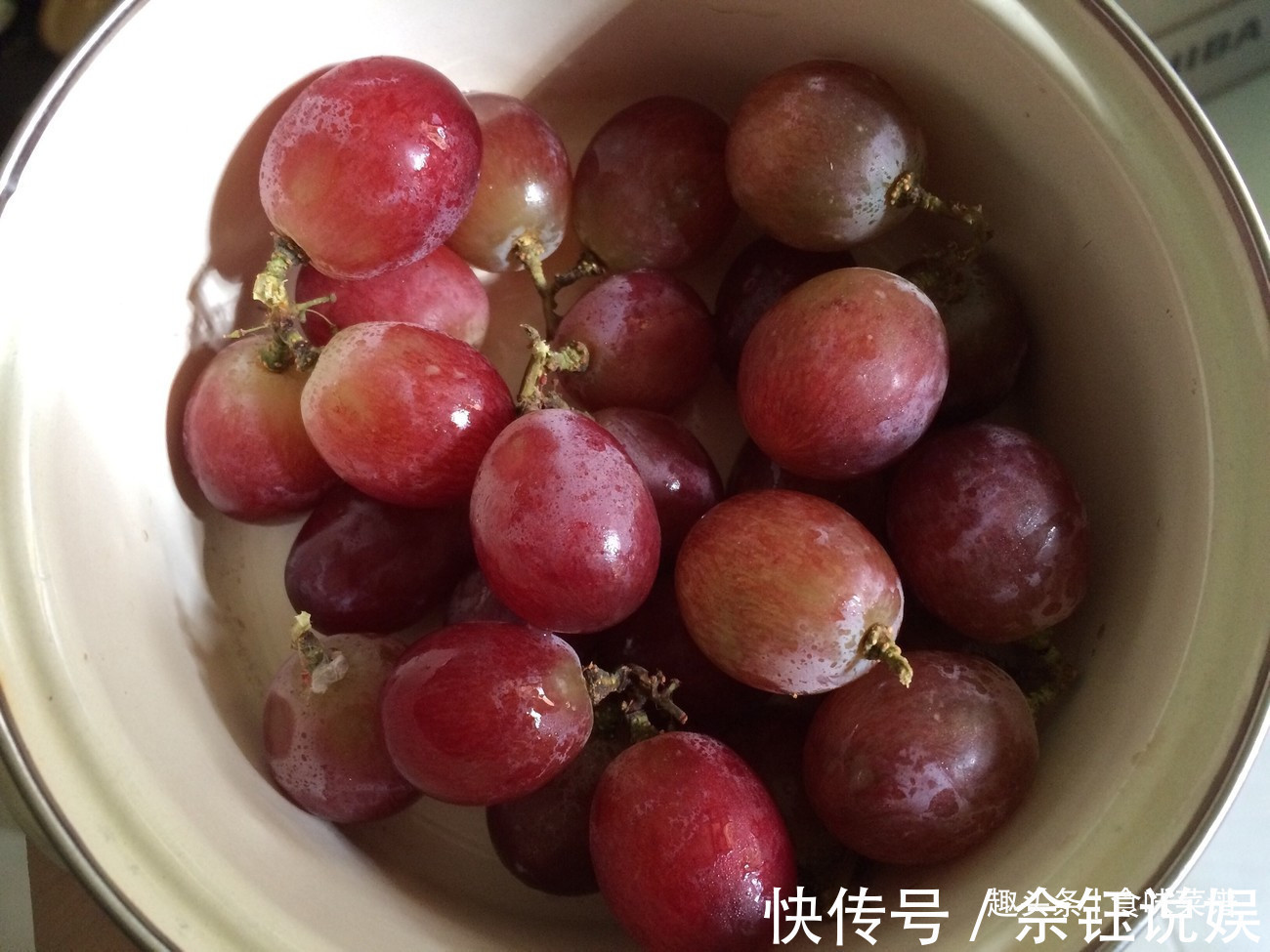 葡萄别只会加盐清洗!多加一步骤,虫卵自动溜走,吃着更放心