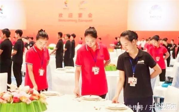玉抱肚·赠赵今燕|“国宴级”服务员姚碧参加过3次过国宴服务,一般宴会请不动她