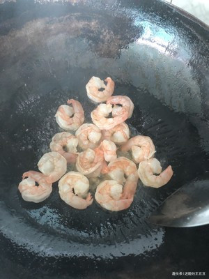 3分钟在家学会滑蛋虾仁，做法简单，鲜甜美味，老少都喜欢