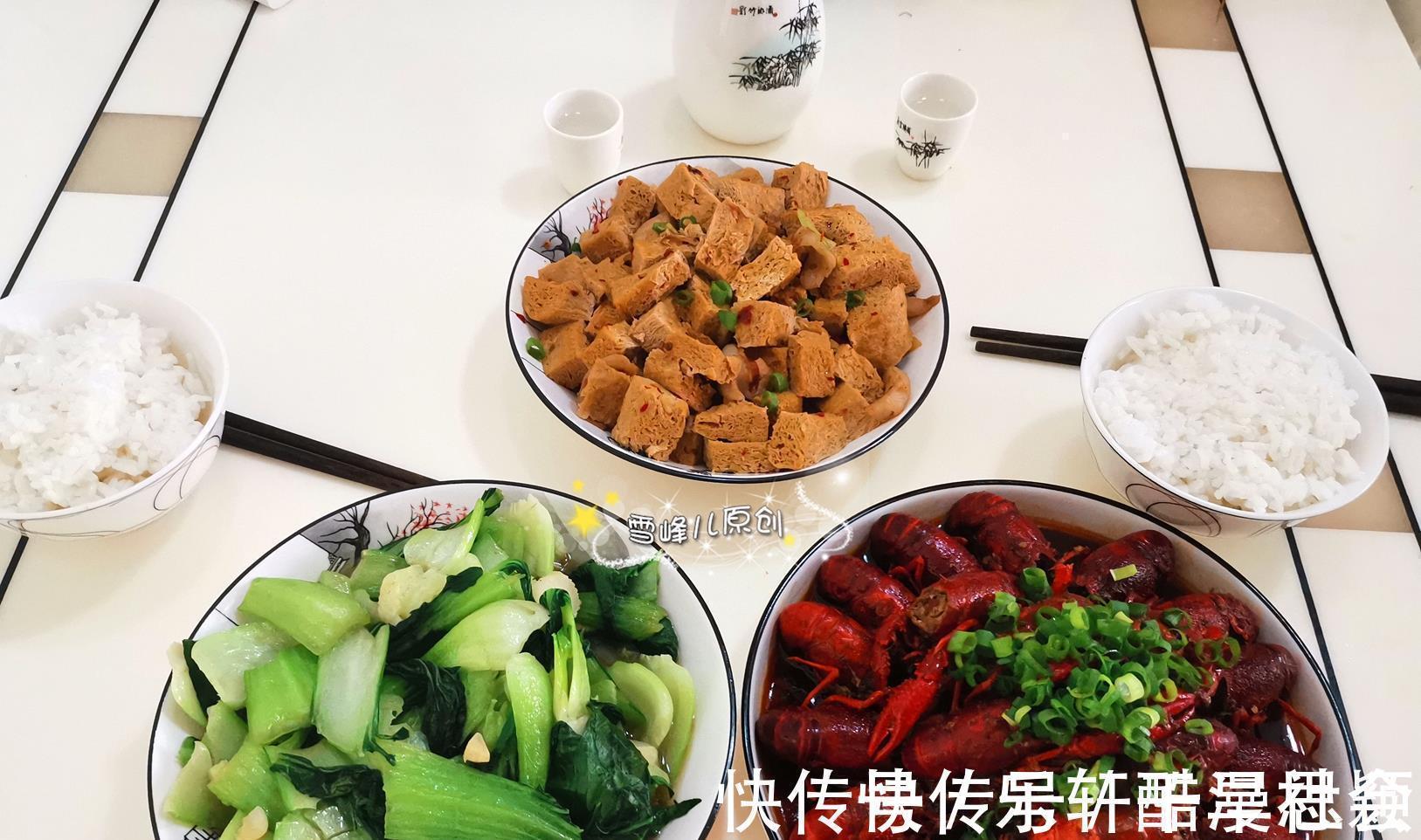 冻结实|我家午餐3道菜,花了20块钱,老两口吃得连汤都不剩,网友馋了