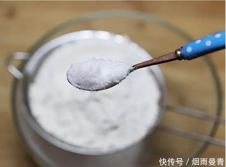 拖地后的拖把又脏又臭？只需这样泡一泡，干净无味像新的