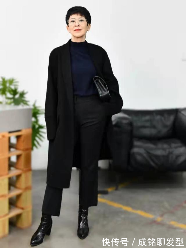 黑色 这位奶奶好会穿,时尚减龄又有品位,看不出已经年过六十的人