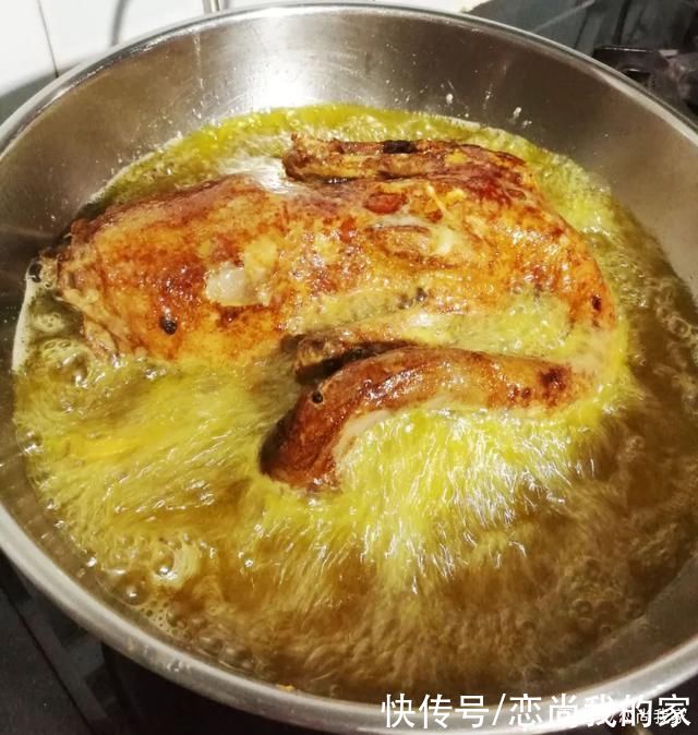 鸭肉|夏天适合吃鸭肉，鸭肉这样做香酥入味，我们家每次做一只还不够吃