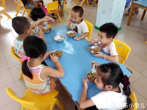 上学|“我女儿手镯上万元,你们赔吧”,幼儿园老师三句话让家长无语