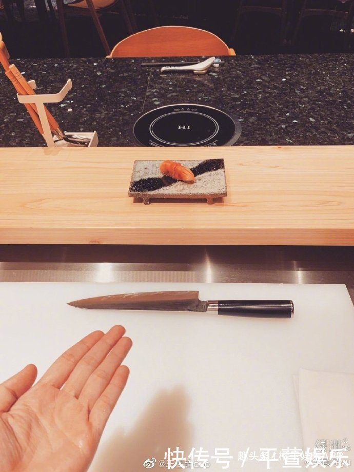 明星疫期居家全变厨师,何炅这菜我学不会,华晨宇这菜我吃不饱