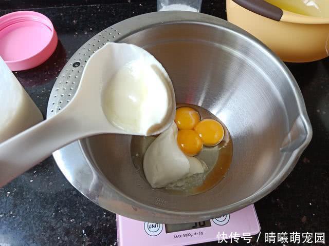 戚风蛋糕|原来酸奶做蛋糕超好吃,比嫩豆腐还嫩,做法太简单