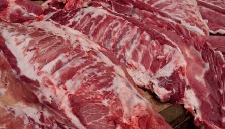 买排骨时，肋排、大排、小排哪个好？肉贩教你一招，买对不浪费！