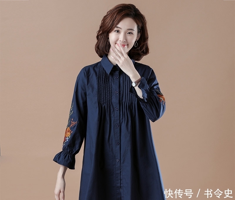 女人过了50岁,建议别输在打扮上,穿这“减龄衫”,优雅大方