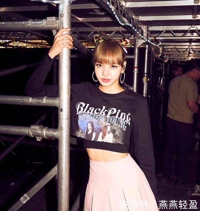 t恤 T恤+任何下装,不用思考的时尚穿搭公式!轻松get夏季出街造型