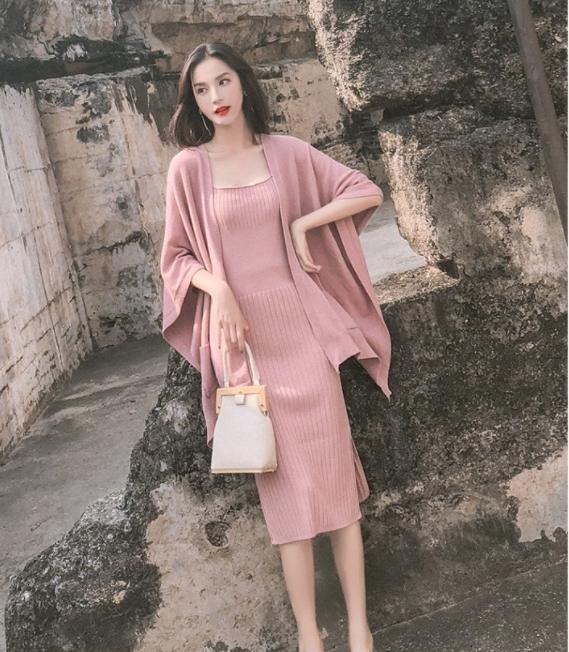 黑白色 秋天靴子已经失宠了,今年流行帆布鞋,时尚减龄!