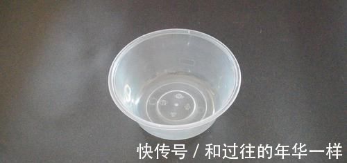 卫生间|塑料打包盒不要扔, 放在卫生间里有大用处, 能帮家里省下不少钱