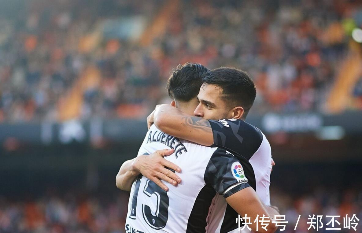 武磊|红牌!2-1逆转!武磊被彻底弃用,莫雷诺换了5人都轮不到武磊