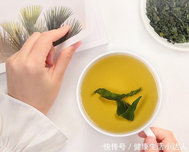 结石|为了减肥，不吃早餐，21岁女孩胆囊里挤满结石，只能手术摘除