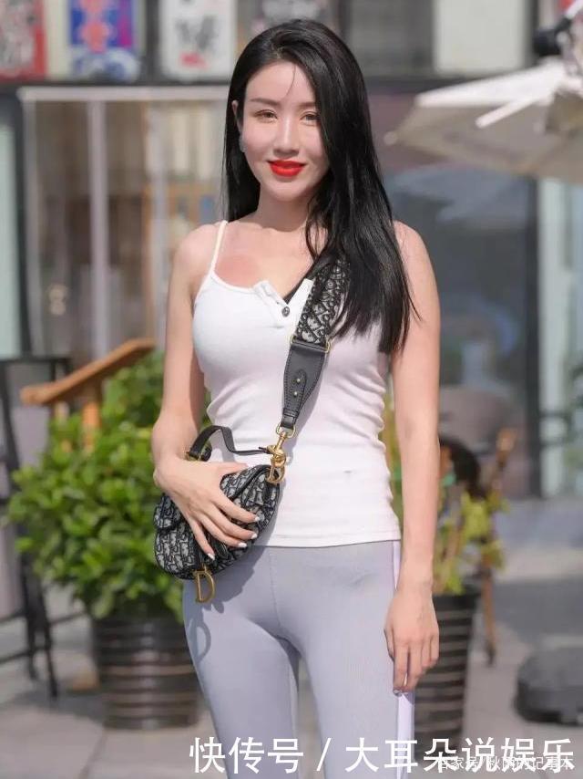 高跟鞋|打底裤的设计不会有正装的压迫感,彰显文艺简约感