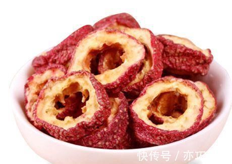 山楂|山楂泡水时加一宝，隔天排出堆积宿便，大肚子平了，子宫慢慢变好