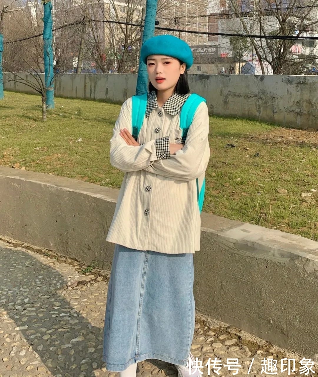 薄卫衣+半裙、衬衫+马甲,这才是今春最潮穿搭