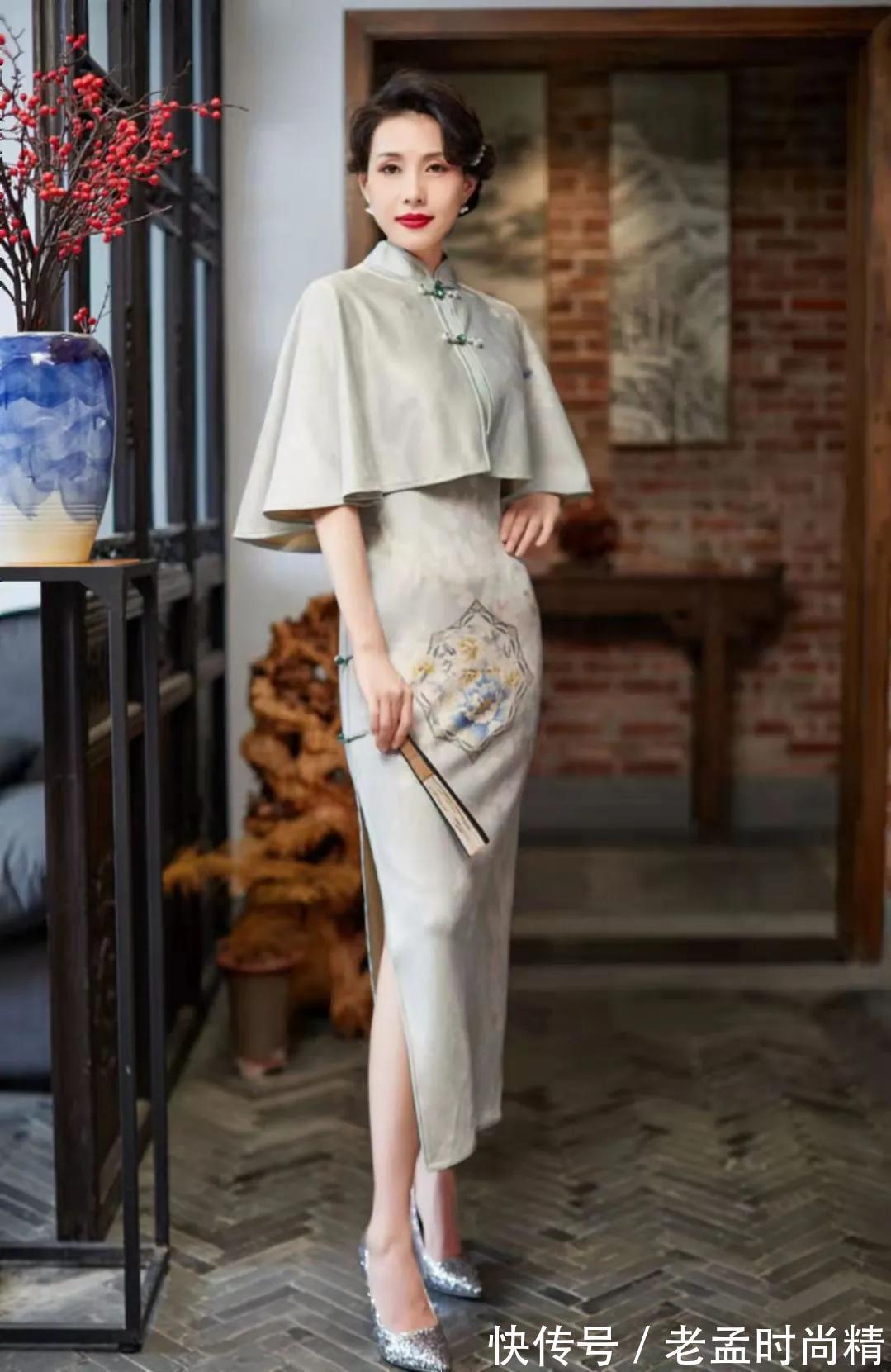 领扣|有一种叫斗篷的小确幸,搭配旗袍走高调的冷感时髦,到哪都是焦点