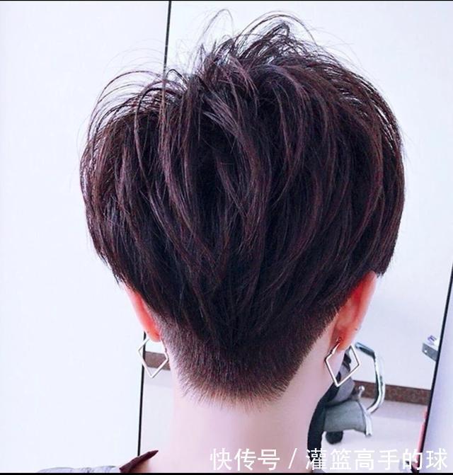 满头 女人过了40岁发型这样剪,时尚利落又洋气,显小10岁都不止