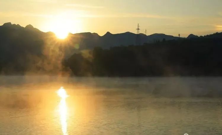 红叶|浓缩了秋日精华，独属于淄博的绚丽如画的山景！看一眼，惊艳一年