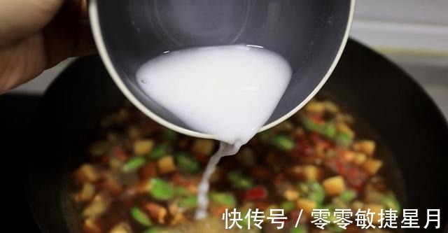 香辣蛤蜊豆腐羹营养丰富,香辣鲜美,色香味俱全!