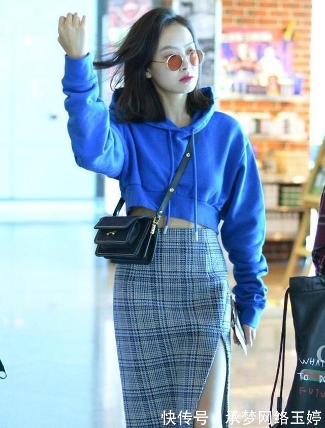 早秋|今秋火了一种穿法:“上短下长”,显瘦显高又时髦,小个子也适合