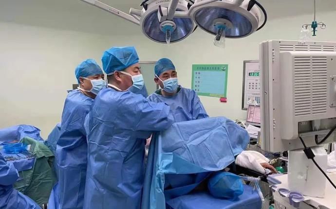 肺部小结节|大医说丨定位“神针”加微孔，胸腔镜微创手术解决肺小结节治疗难题