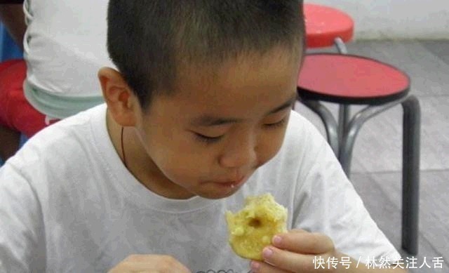 积食|夏天炎热,隔三差五熬这粥,娃喝了脾胃强没积食,比小米粥养胃