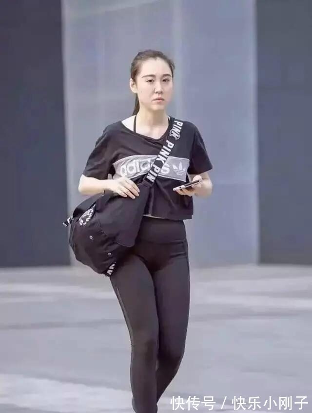 街头风 打底裤搭配出全新感觉,穿出优雅高级感